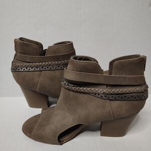 Maurice’s Taupe Sabrina Open Toe Ankle Bootie  Western Women's Size 9M Brown
